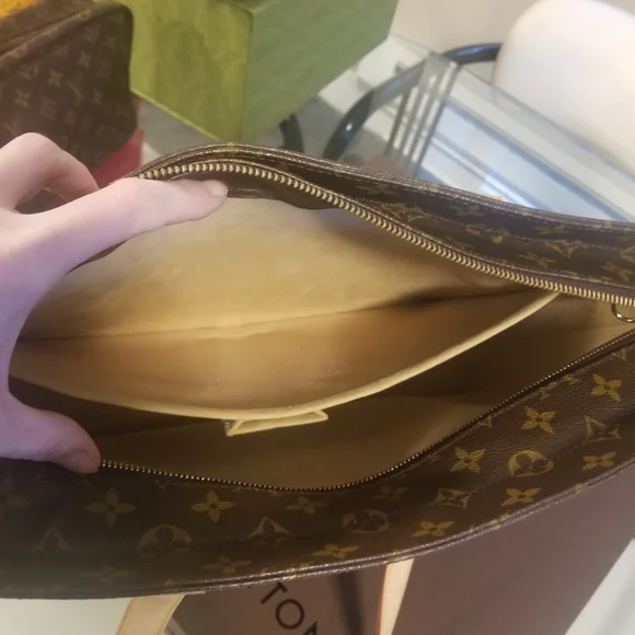 ❌‼️SOLD‼️❌ - LV Luco Tote w/COA- Vintage Monogram - Picture 14 of 16